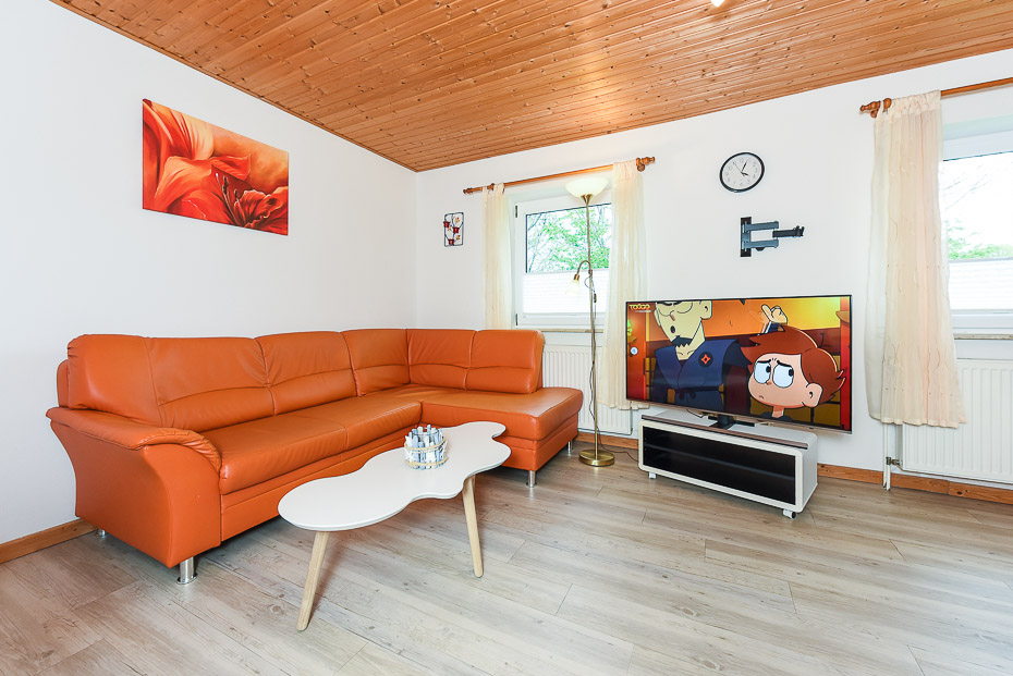 Ferienwohnung „Flut“ - Wohnzimmer mit integriertem Küchenbereich