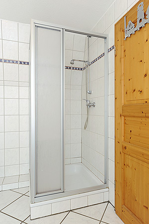 Ferienhaus „Sonne“ - Badezimmer im Obergeschoss