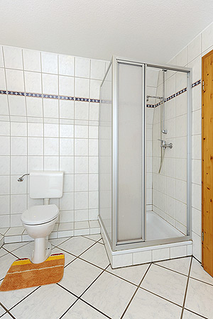 Ferienhaus „Sonne“ - Badezimmer im Obergeschoss