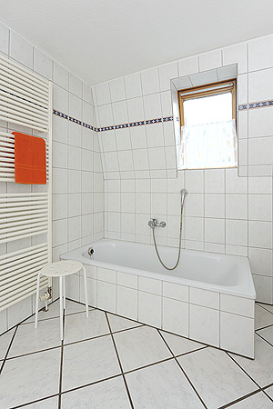 Ferienhaus „Sonne“ - Badezimmer im Obergeschoss