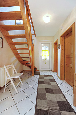 Ferienhaus „Sonne“ - Flur und Treppe