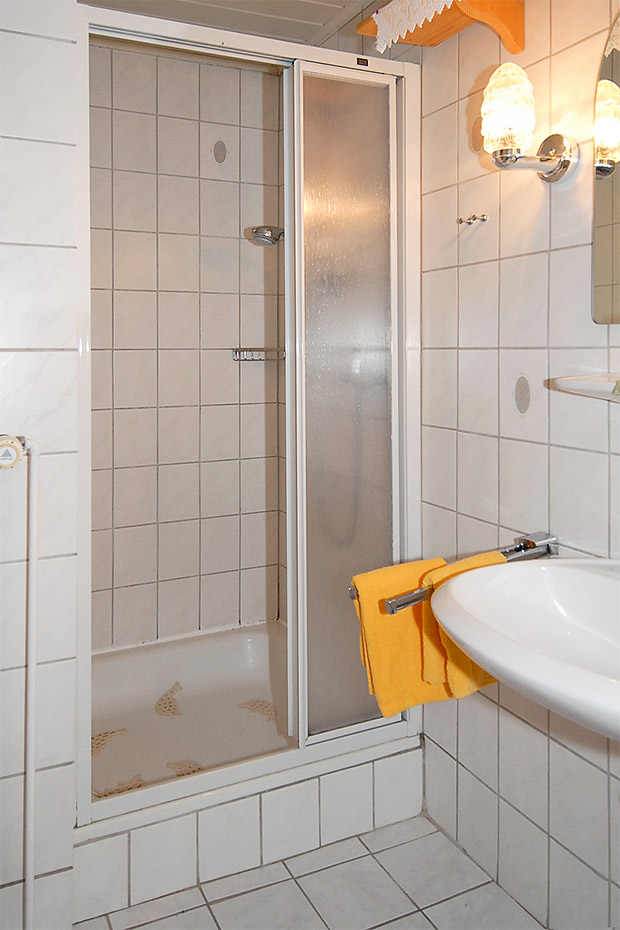 Ferienhaus „Lüdtstede“ - Badezimmer