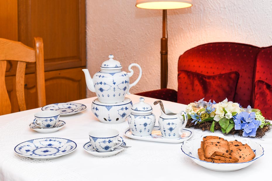 Ferienhaus „Lüdtstede“ - Wohnzimmer mit integriertem Küchenbereich