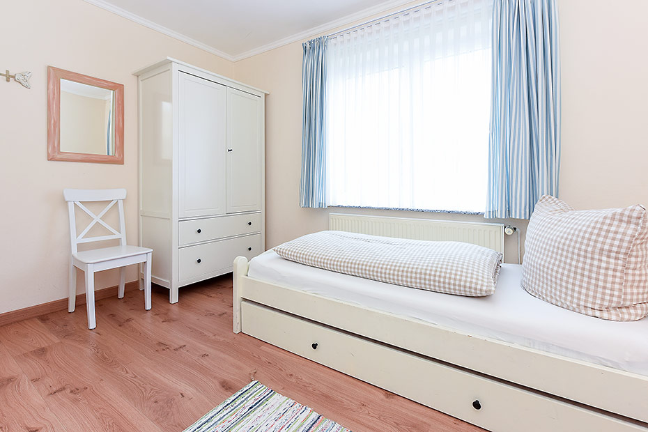 Ferienwohnung „Leevennüst“ - Schlafzimmer 2/Kinderzimmer
