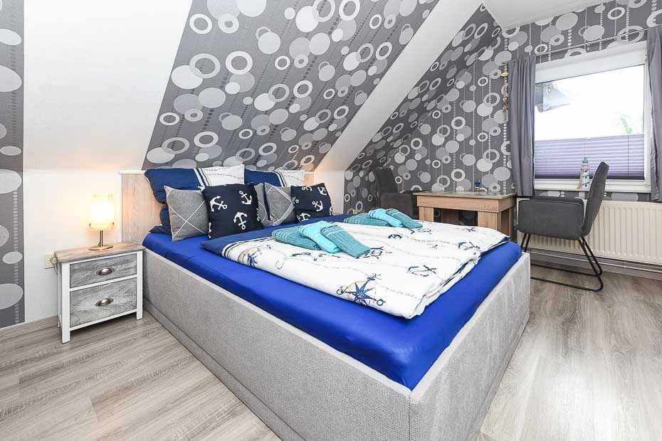 Apartment „Meeresrauschen“ - Wohn- und Schlafraum mit integriertem Küchenbereich