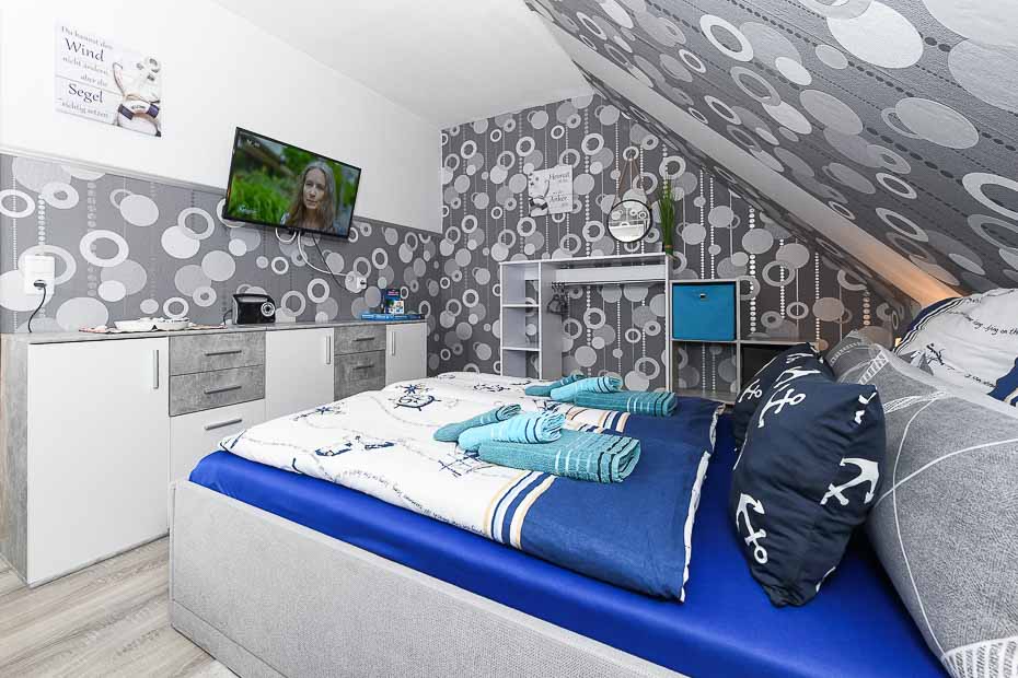 Apartment „Meeresrauschen“ - Wohn- und Schlafraum mit integriertem Küchenbereich