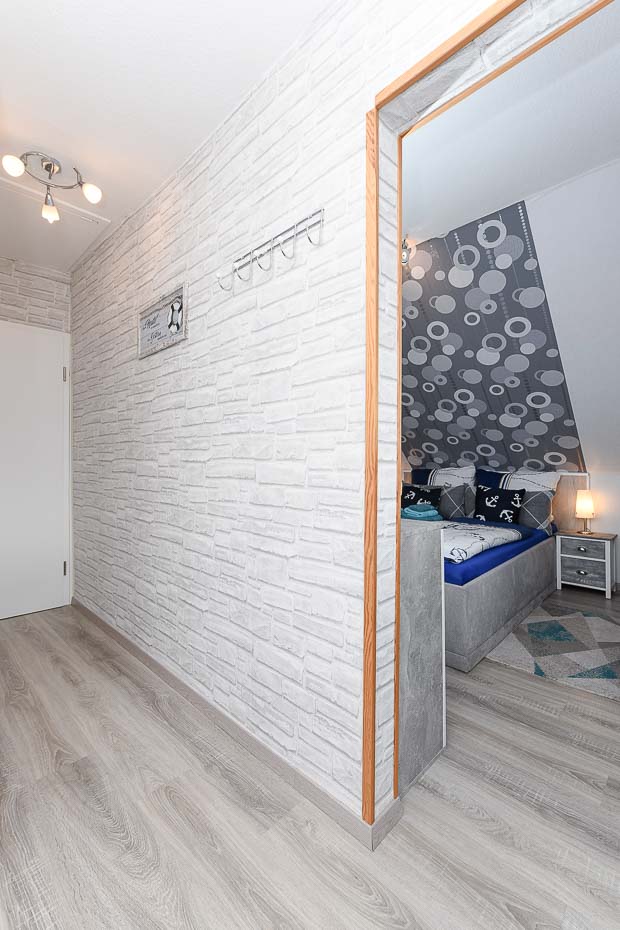 Apartment „Meeresrauschen“ - Wohn- und Schlafraum mit integriertem Küchenbereich