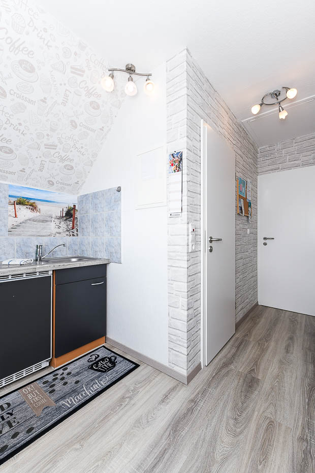 Apartment „Meeresrauschen“ - Wohn- und Schlafraum mit integriertem Küchenbereich