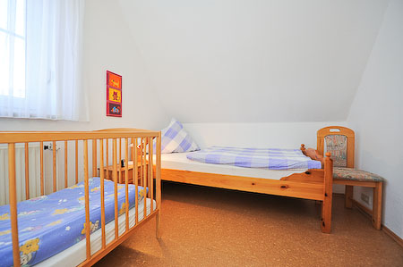 Ferienwohnung „Jörg“ - Schlafzimmer 2/Kinderzimmer