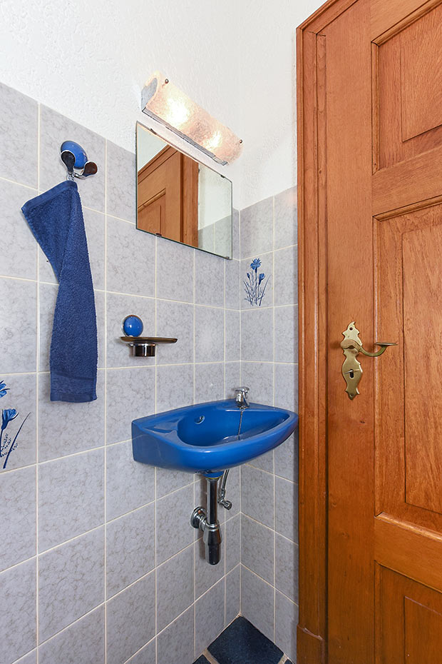 Ferienhaus „Koppelblick“ im „Haus Hohe Lucht“ - Gäste-WC im Erdgeschoss