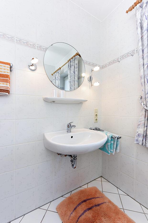 Ferienwohnung „Kornblume“ im „Haus Sassenhof“ - Badezimmer