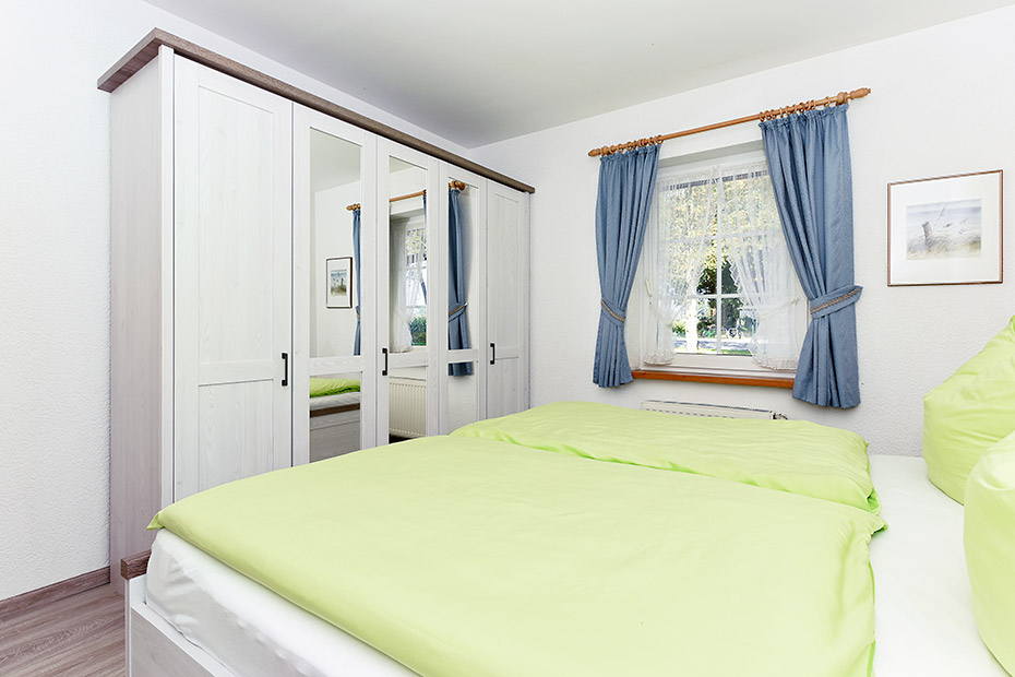 Ferienwohnung „Kornblume“ im „Haus Sassenhof“ - Schlafzimmer 1