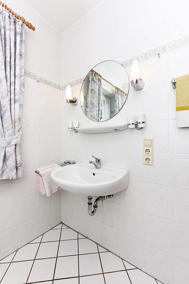 Ferienwohnung „Löwenzahn“ im „Haus Sassenhof“ - Badezimmer