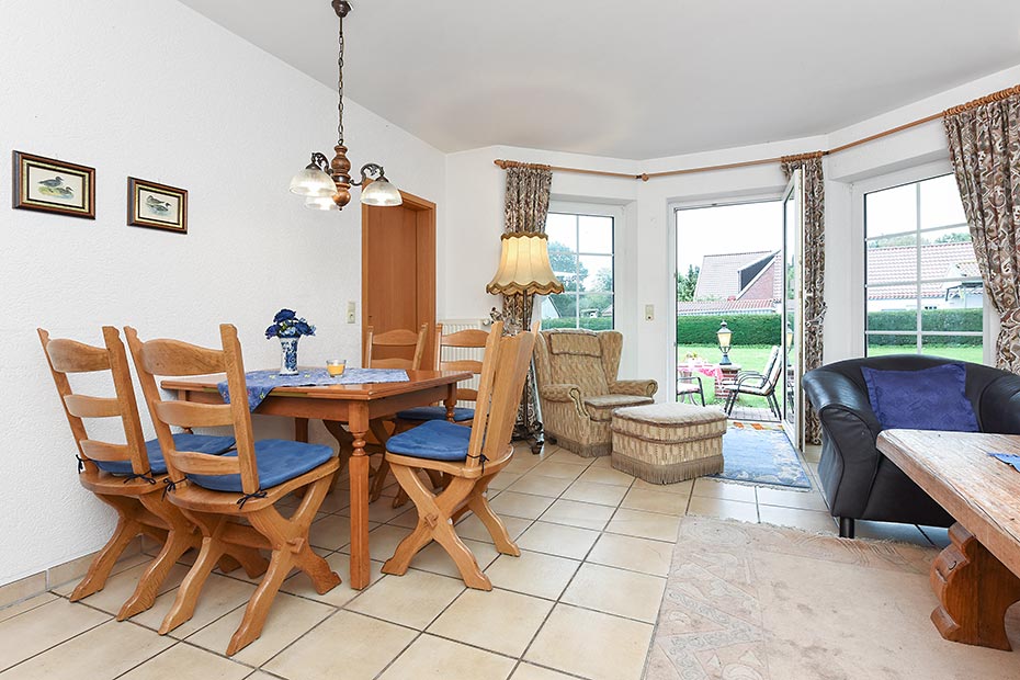 Ferienwohnung „Löwenzahn“ im „Haus Sassenhof“ - Wohnzimmer