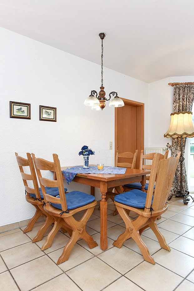 Ferienwohnung „Löwenzahn“ im „Haus Sassenhof“ - Wohnzimmer