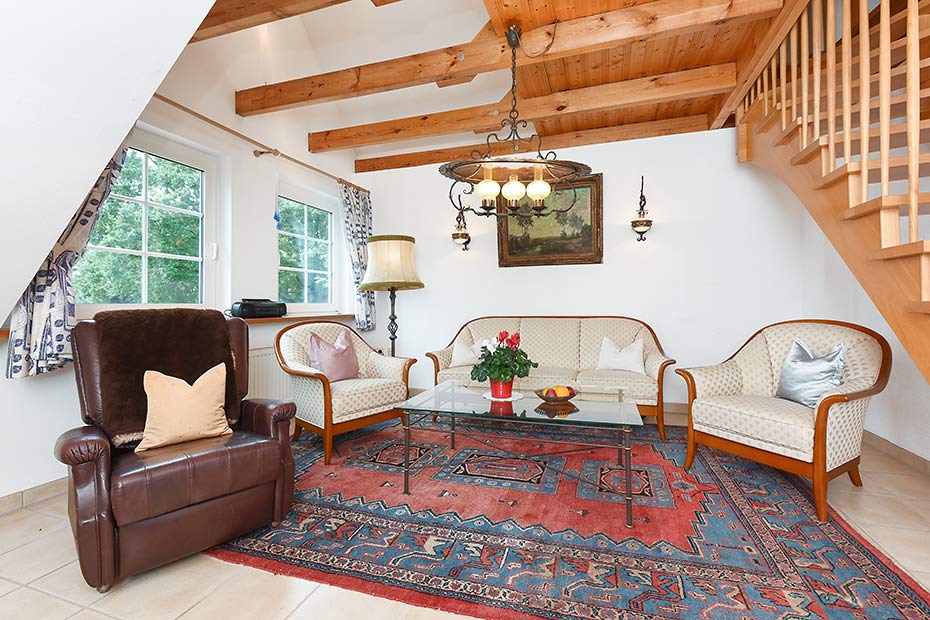 Ferienwohnung „Möwe“ im „Haus Sassenhof“ - Wohnzimmer mit Schlafempore