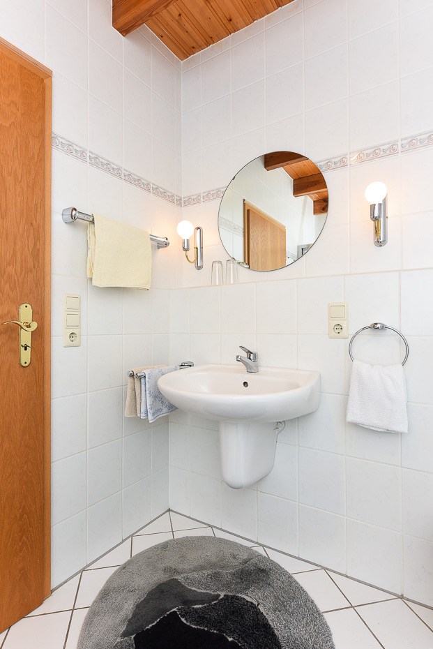 Ferienwohnung „Schwalbe“ im „Haus Sassenhof“ - Badezimmer