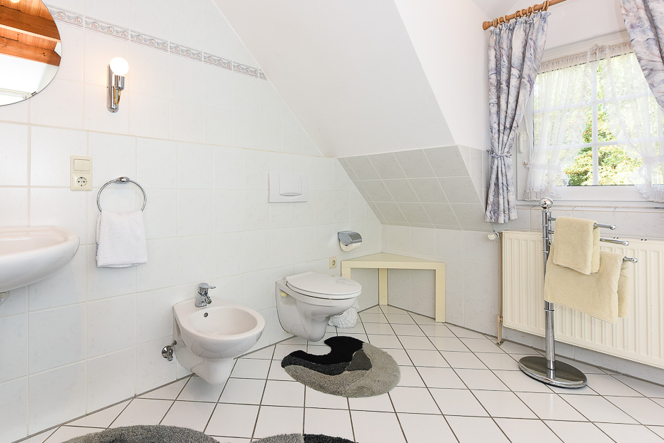 Ferienwohnung „Schwalbe“ im „Haus Sassenhof“ - Badezimmer