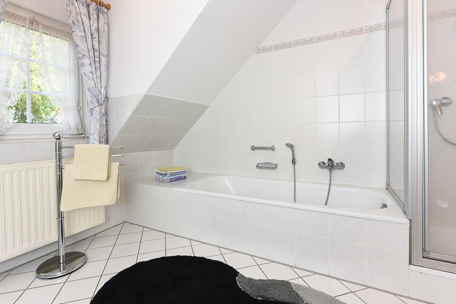 Ferienwohnung „Schwalbe“ im „Haus Sassenhof“ - Badezimmer