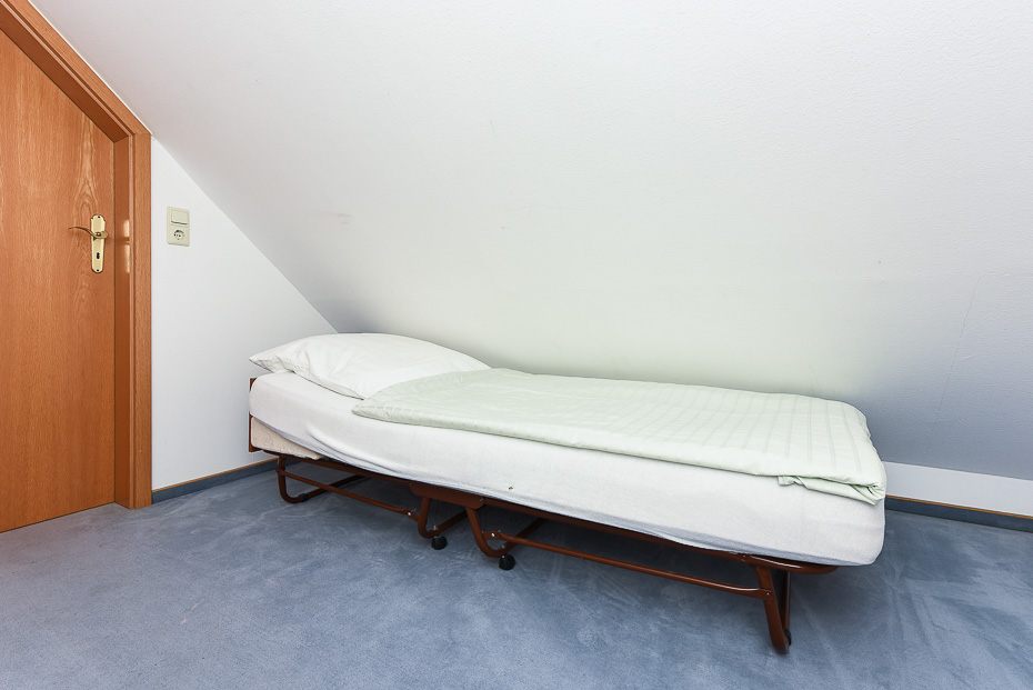 Ferienwohnung „Schwalbe“ im „Haus Sassenhof“ - Wohnzimmer mit Schlafempore