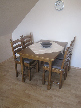 Ferienwohnung Haus „Abendstern“ - Wohnzimmer mit integriertem Küchenbereich