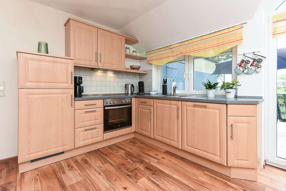 Ferienwohnung „Adele Remmers“ - Wohnzimmer mit integriertem Küchenbereich