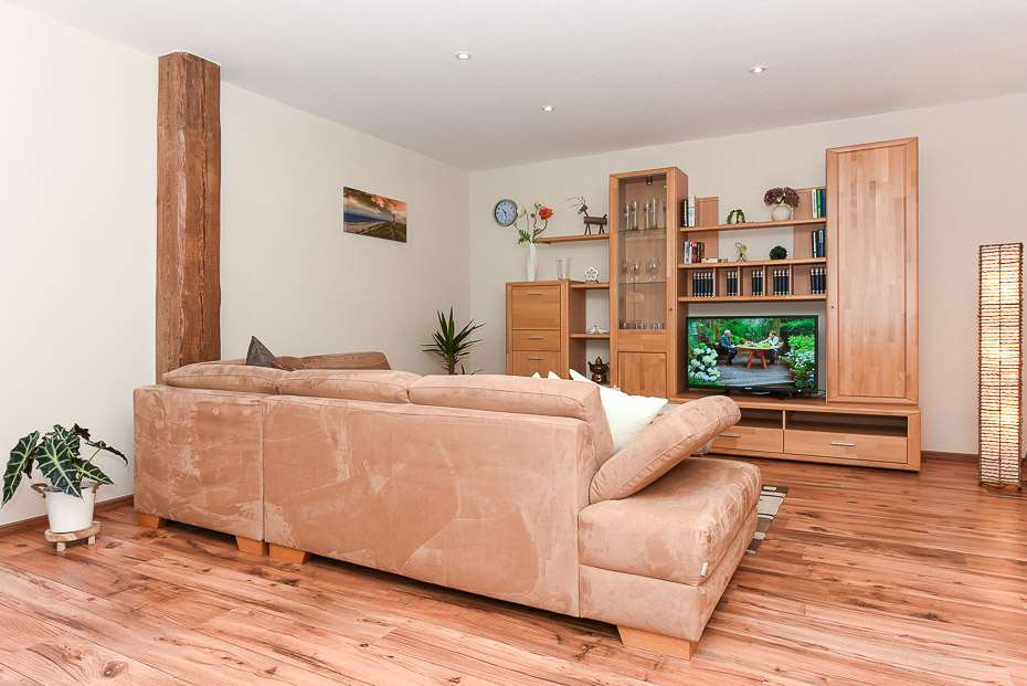 Ferienwohnung „Adele Remmers“ - Wohnzimmer mit integriertem Küchenbereich