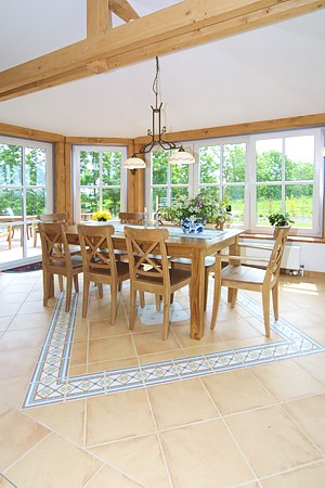 Ferienhaus „Altensieler Tief“ - Esszimmer und Küche