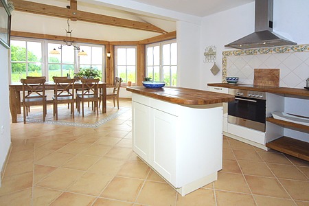 Ferienhaus „Altensieler Tief“ - Esszimmer und Küche