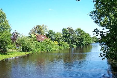 Ferienhaus „Esche“ - Blick auf den Kanal bei Altensiel
