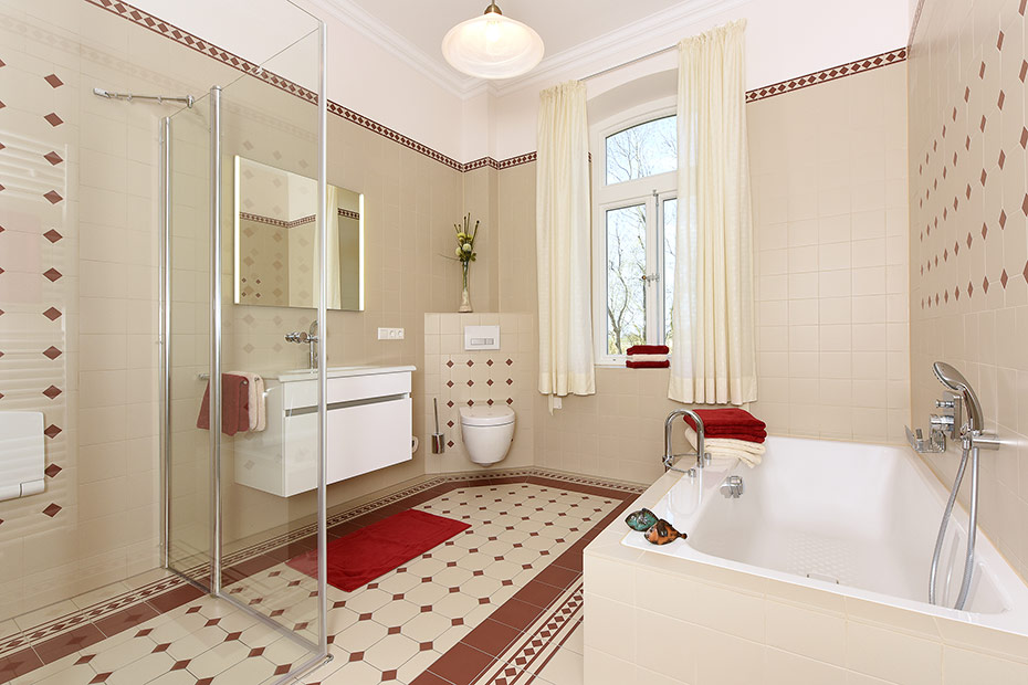 Ferienhaus „Hof Altensiel“ - Badezimmer 1 im Erdgeschoss