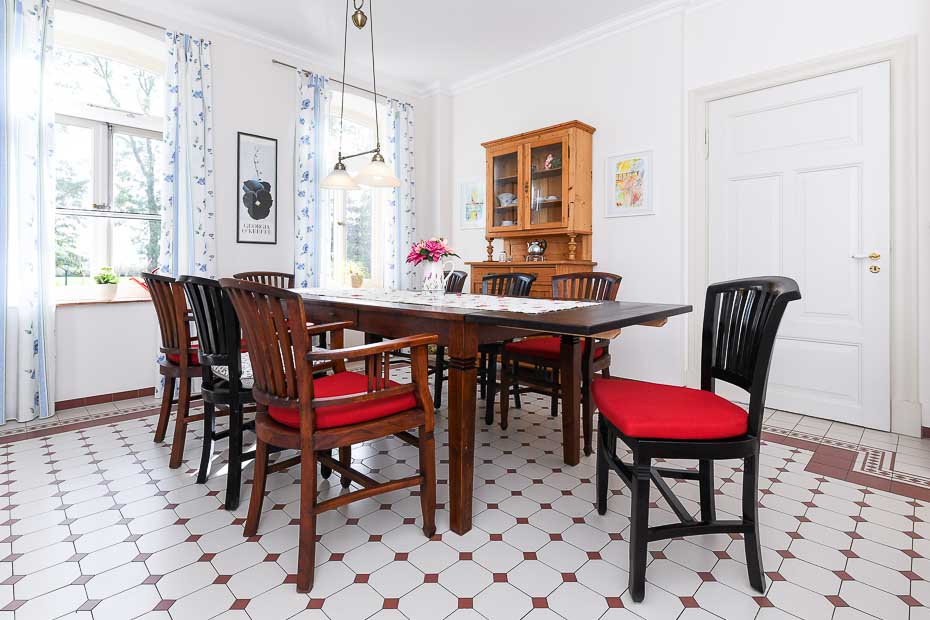 Ferienhaus „Hof Altensiel“ - Küche mit räumlich abgeteiltem Esszimmer im Erdgeschoss