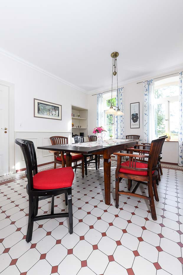 Ferienhaus „Hof Altensiel“ - Küche mit räumlich abgeteiltem Esszimmer im Erdgeschoss