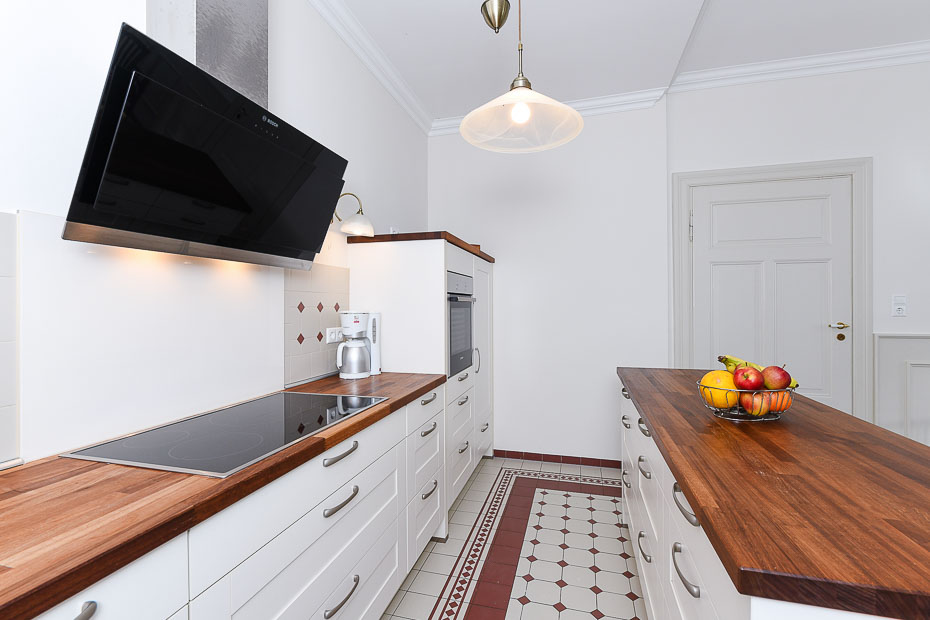 Ferienhaus „Hof Altensiel“ - Küche mit räumlich abgeteiltem Esszimmer im Erdgeschoss