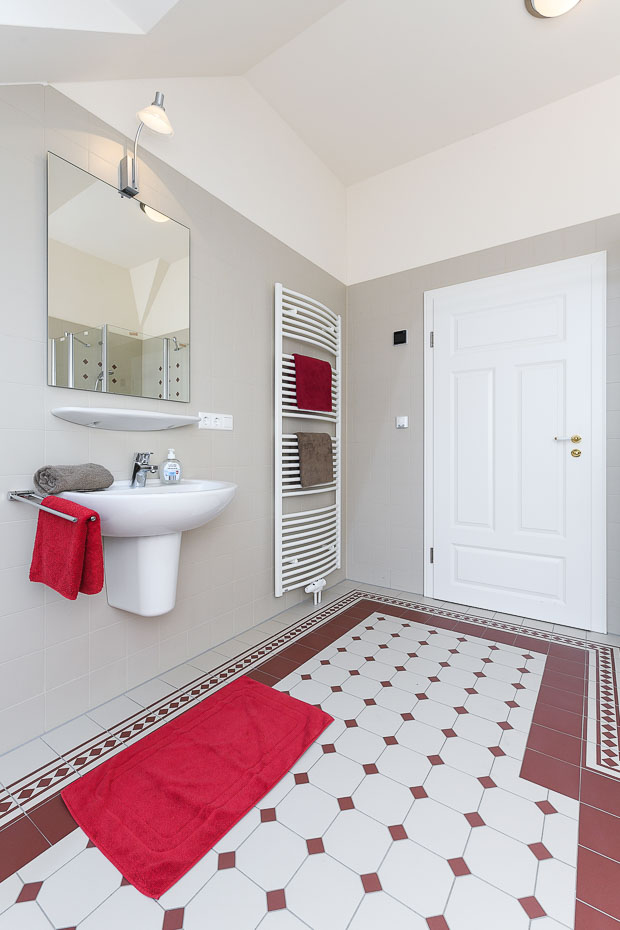 Ferienhaus „Hof Altensiel“ - Badezimmer 2 im Obergeschoss