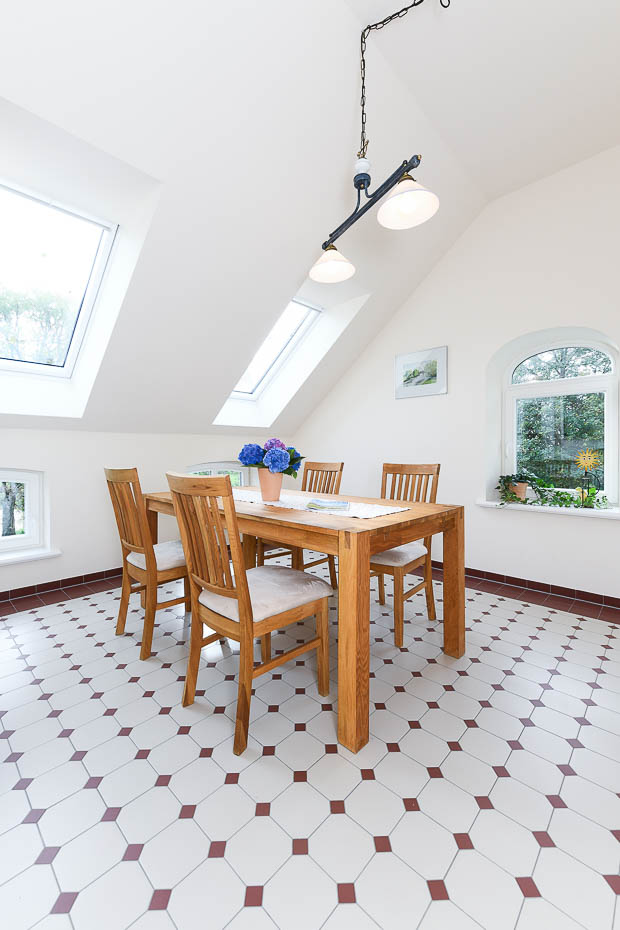 Ferienhaus „Hof Altensiel“ - Küche mit räumlich abgeteiltem Esszimmer im Obergeschoss