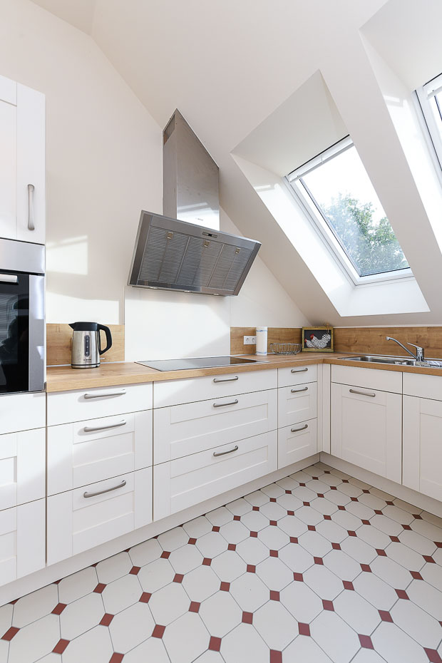 Ferienhaus „Hof Altensiel“ - Küche mit räumlich abgeteiltem Esszimmer im Obergeschoss