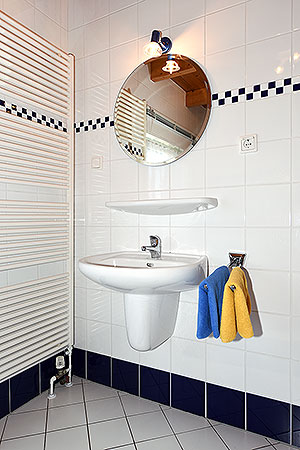 Ferienwohnung „Kirsche“ - Badezimmer
