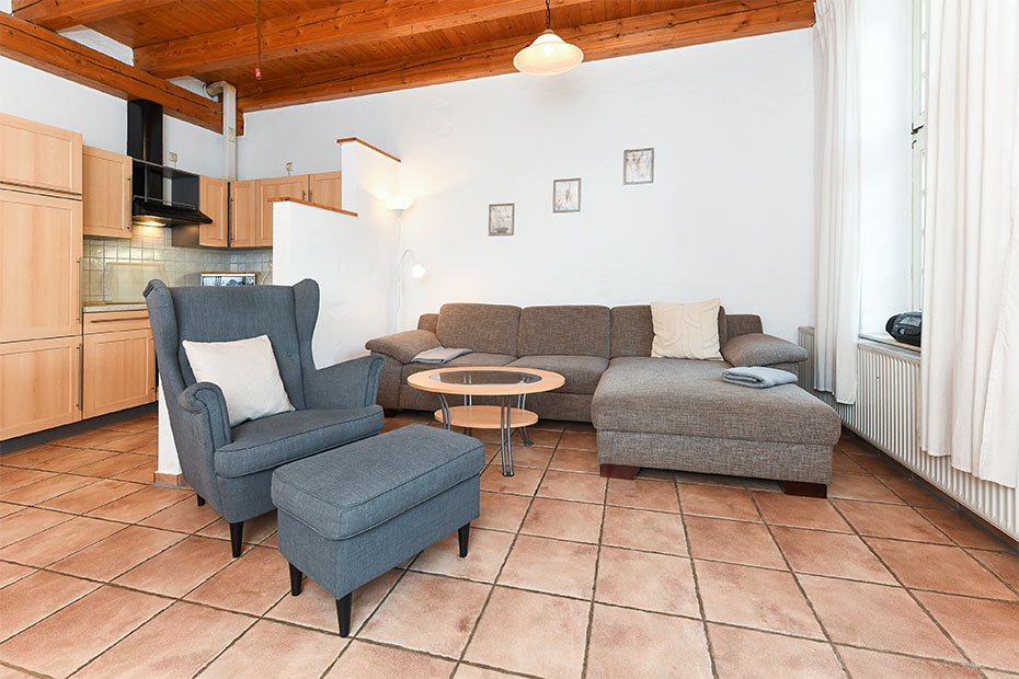 Ferienwohnung „Taubenschlag“ - Wohnzimmer mit integriertem Küchenbereich