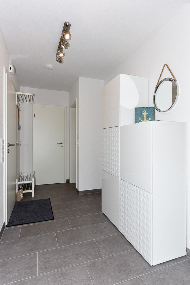 Ferienwohnung „ANKERmal“ - Wohnzimmer mit integriertem Küchenbereich