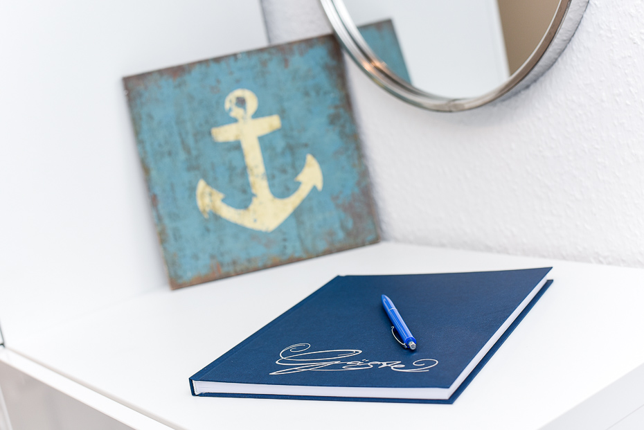 Ferienwohnung „ANKERmal“ - Wohnzimmer mit integriertem Küchenbereich