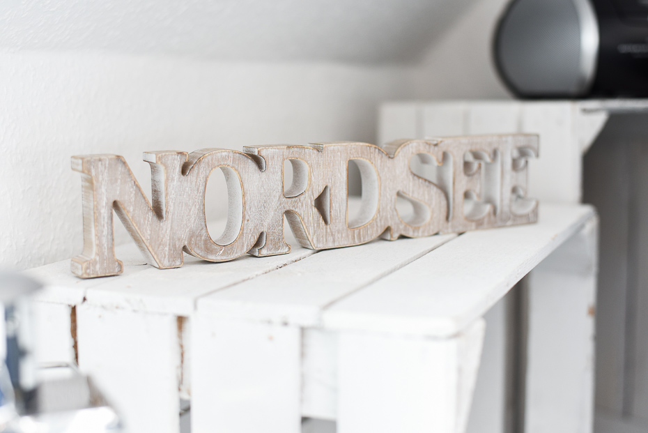 Ferienwohnung „ANKERmal“ - Wohnzimmer mit integriertem Küchenbereich