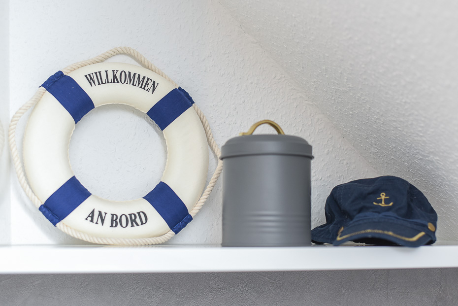 Ferienwohnung „ANKERmal“ - Wohnzimmer mit integriertem Küchenbereich