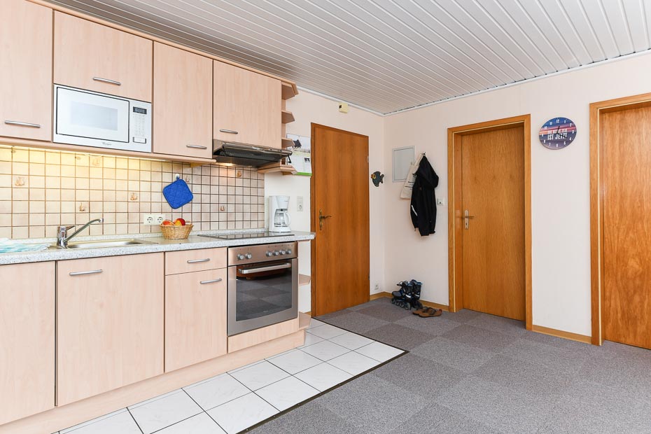 Ferienwohnung „Grön Land“ - Wohnzimmer mit integriertem Küchenbereich