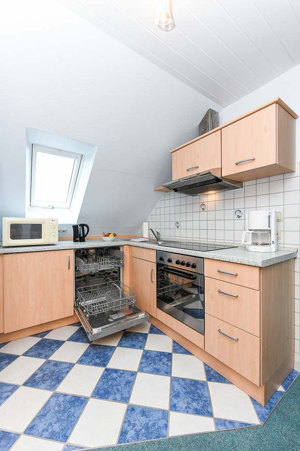 Ferienwohnung „Inselblick“ - Wohnzimmer mit integriertem Küchenbereich