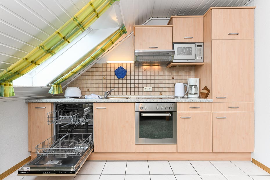 Ferienwohnung „Seediek“ - Wohnzimmer mit integriertem Küchenbereich