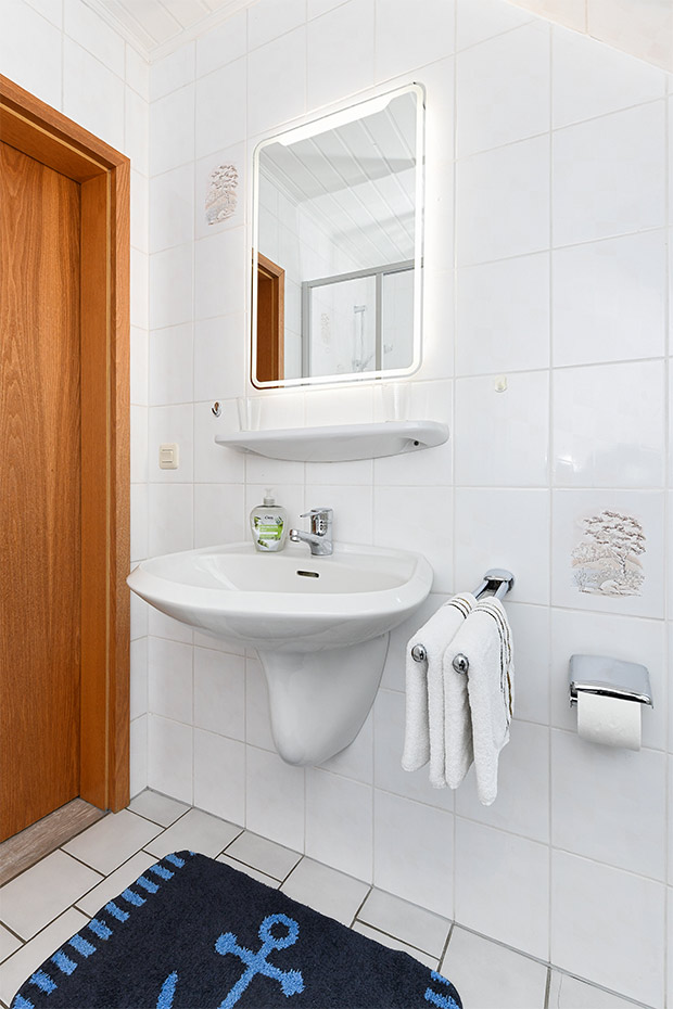 Ferienwohnung „Kastanie“ - Badezimmer