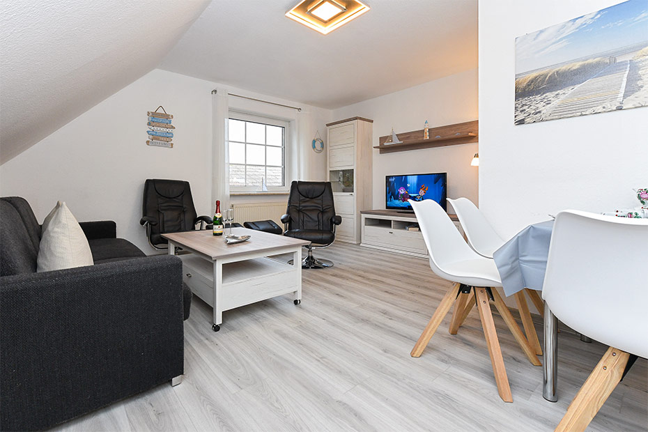 Ferienwohnung „Linde“ - Wohn- und Schlafraum mit räumlich abgeteiltem Küchenbereich