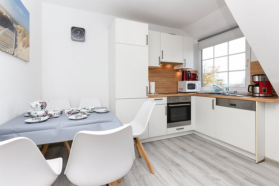 Ferienwohnung „Linde“ - Wohn- und Schlafraum mit räumlich abgeteiltem Küchenbereich