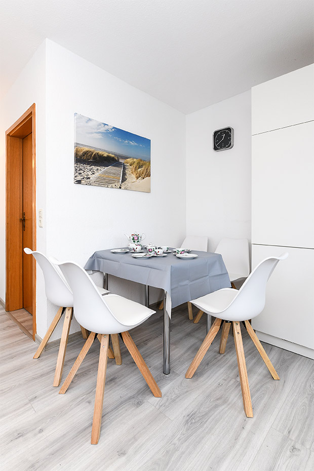 Ferienwohnung „Linde“ - Wohn- und Schlafraum mit räumlich abgeteiltem Küchenbereich